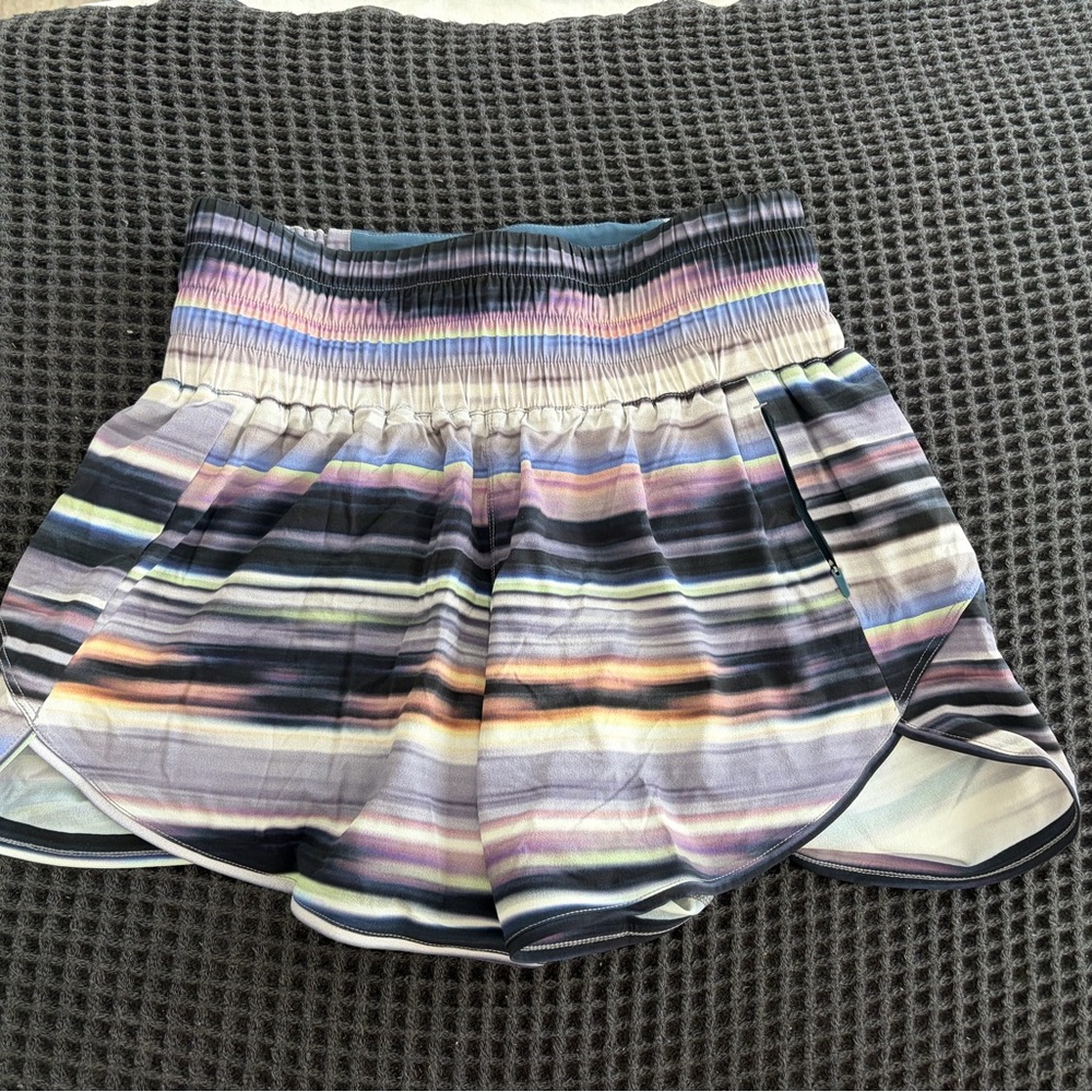 Outdoor Voices Lightspeed 3” running shorts NWT sz S